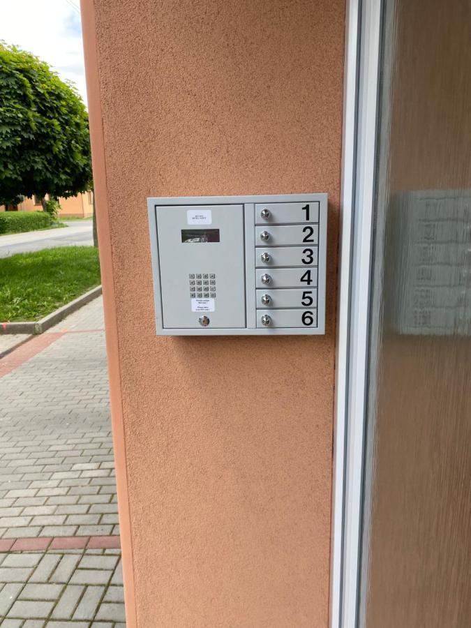 Hotel U Kasny Rajhrad エクステリア 写真